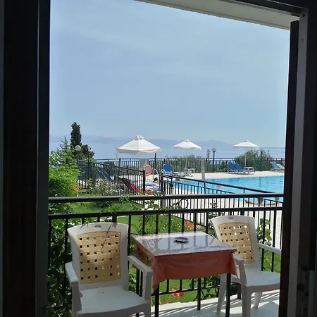Aronis Апарт-отель 4*