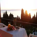 Hotel de apartamente Aronis Benitses (Corfu)