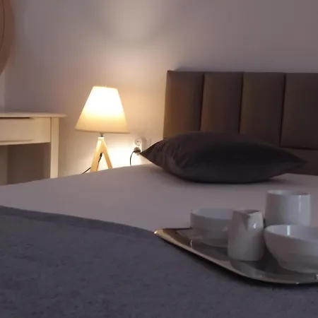 Aparthotel Aronis