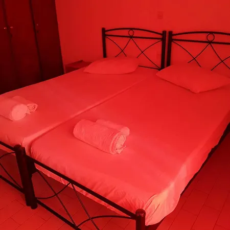 מלון דירות Aronis 4*