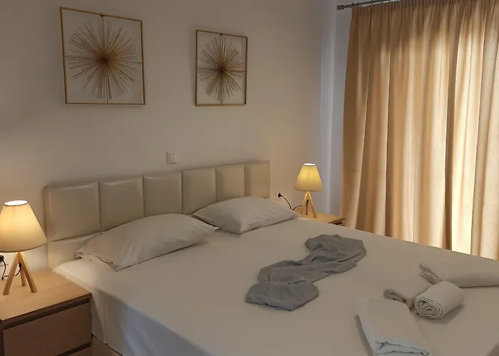 Aronis Apartmanhotel 4*