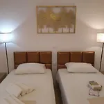 Aronis Aparthotel