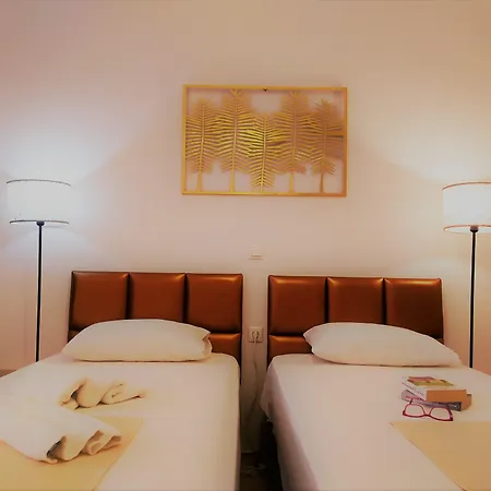 Aronis Apartmanhotel 2*