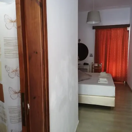 Aronis Apartmanhotel 2*