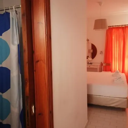 Aronis Apartmanhotel 2*
