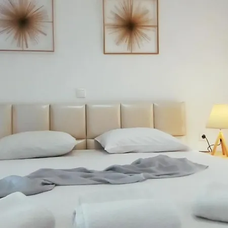 Aronis 4* بينيتسيس